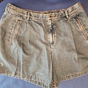 Women's (plus size) denim casual shorts